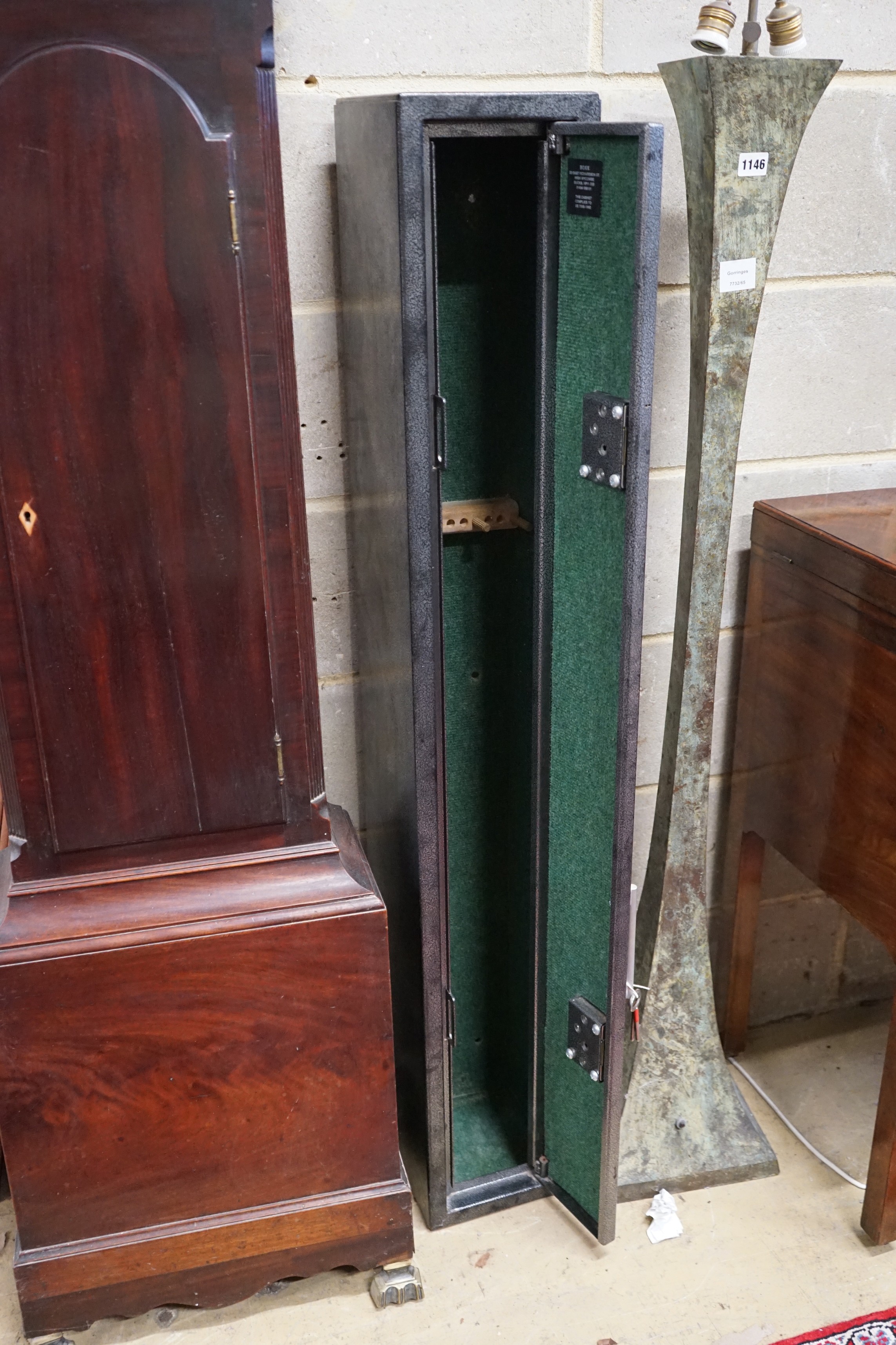 A modern metal double gun cabinet with two keys, width 20cm, depth 22cm, height 135cm